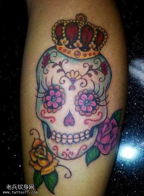 手臂彩色骷髅头纹身图案