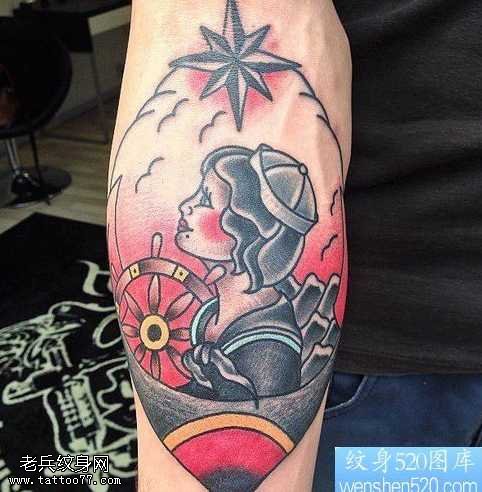 手臂彩色女郎纹身图案