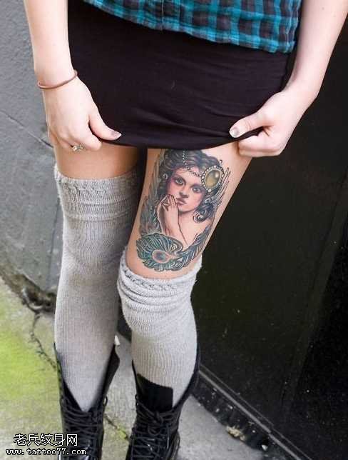 腿部女郎纹身图案