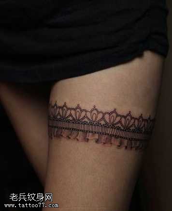 腿部蕾丝纹身图案