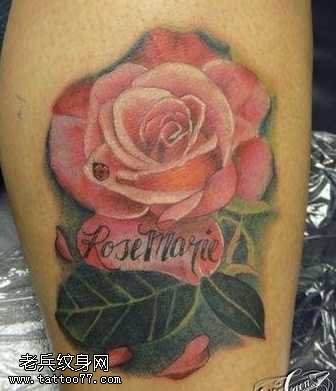 腿部彩色玫瑰花纹身图案