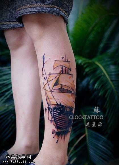 腿部杨帆起航的小船纹身图案