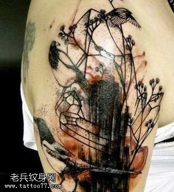 胳膊黑灰纹身图案