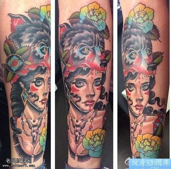 手臂彩色女郎纹身图案