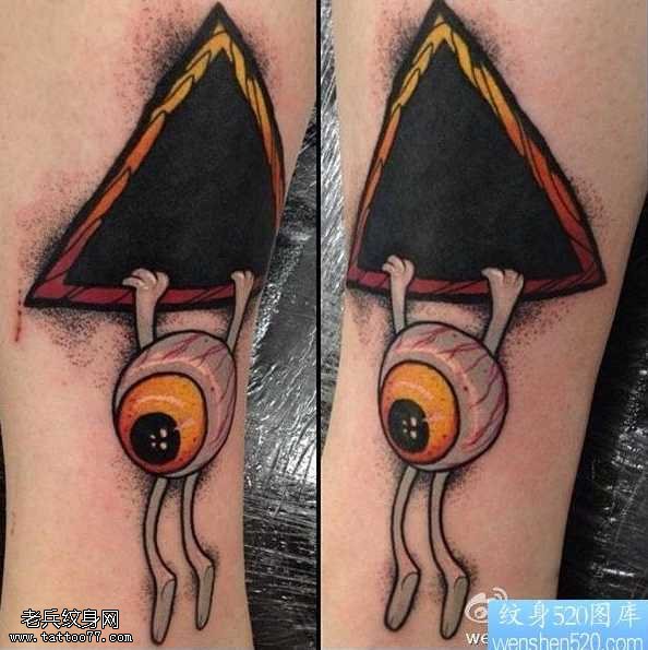 手臂全视之眼纹身图案