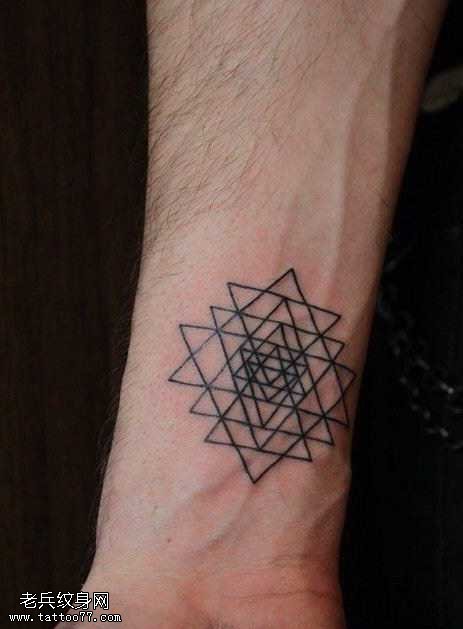 手腕几何图形纹身图案