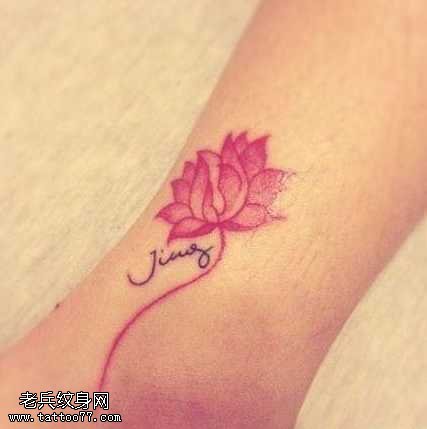 腿部唯美的莲花纹身图案