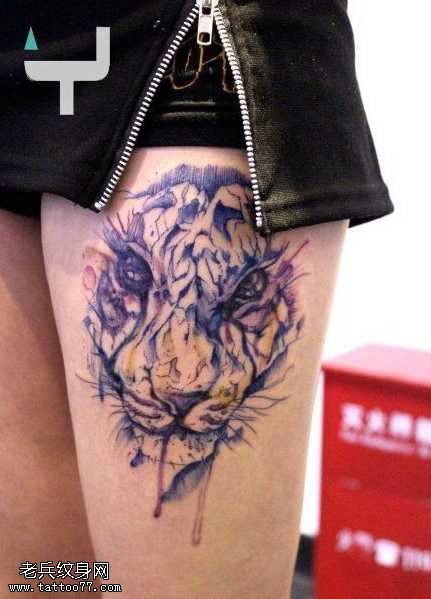 腿部老虎头纹身图案