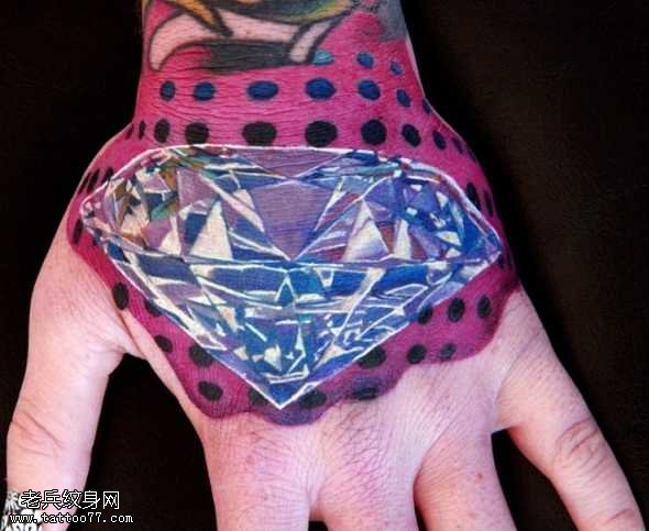 手背漂亮绚丽的钻石纹身图案