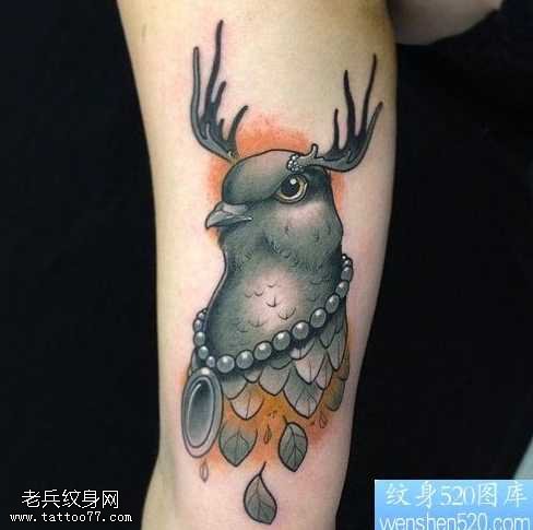 手臂鸽纹身图案