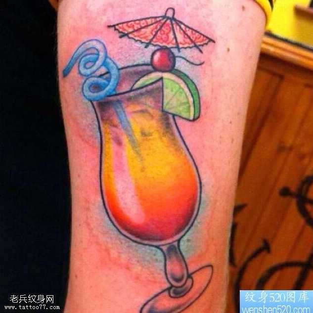 手臂酒杯纹身图案