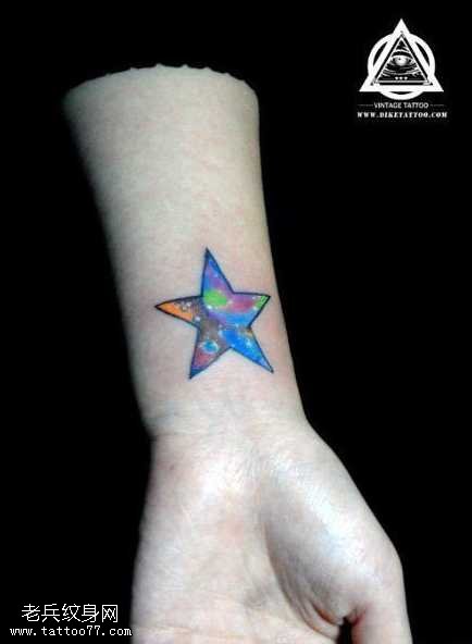 手腕星空五角星纹身图案