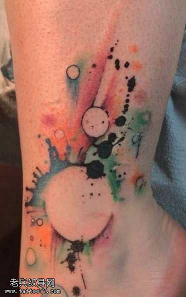 腿部水滴纹身图案