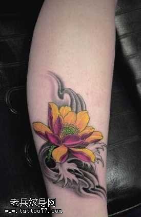 腿部好看的莲花纹身图案