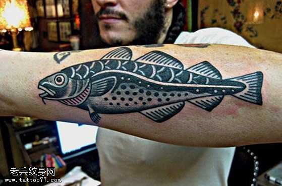 手臂鱼图腾纹身图案