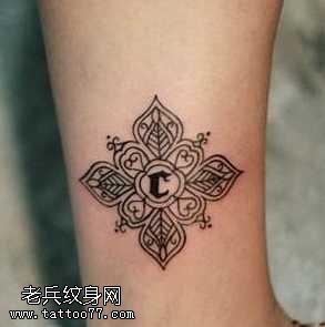 腿部帅气的图腾纹身图案