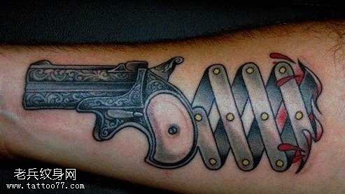 手臂个性纹身图案