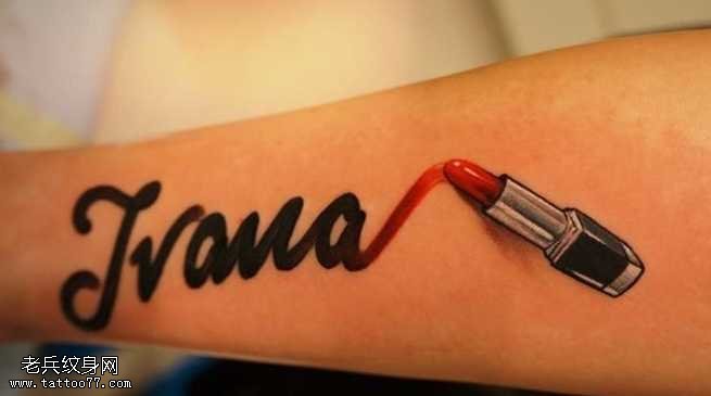 手部个性口红书写字母纹身图案