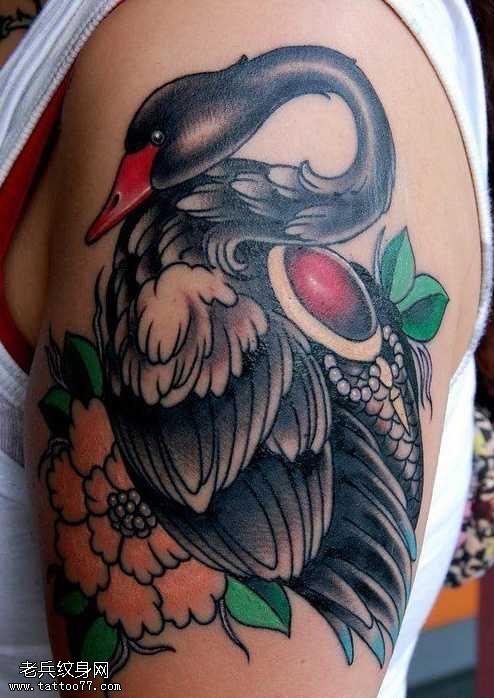 手臂鹅纹身图案