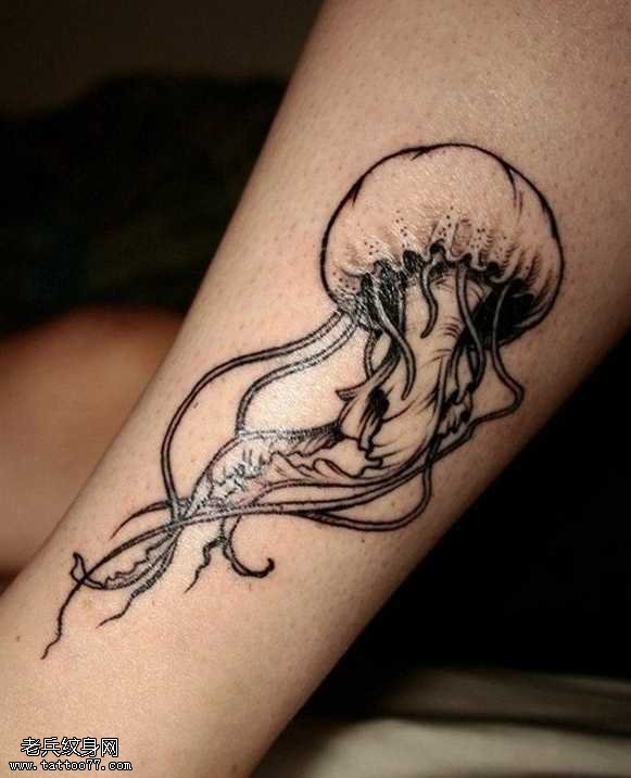 手臂水墨纹身图案