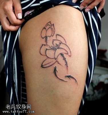 腿部水墨画鲤鱼莲花纹身图案