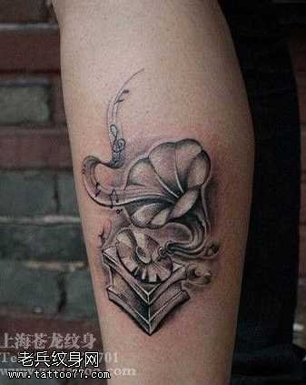 腿部唯美另类的唱片机纹身图案