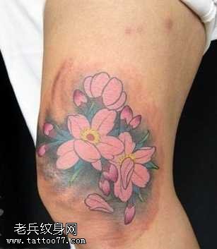 腿部水墨画小锦鲤纹身图案