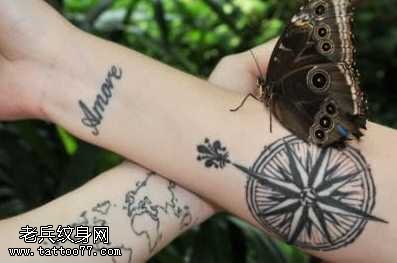 手臂漂亮的指南针纹身图案