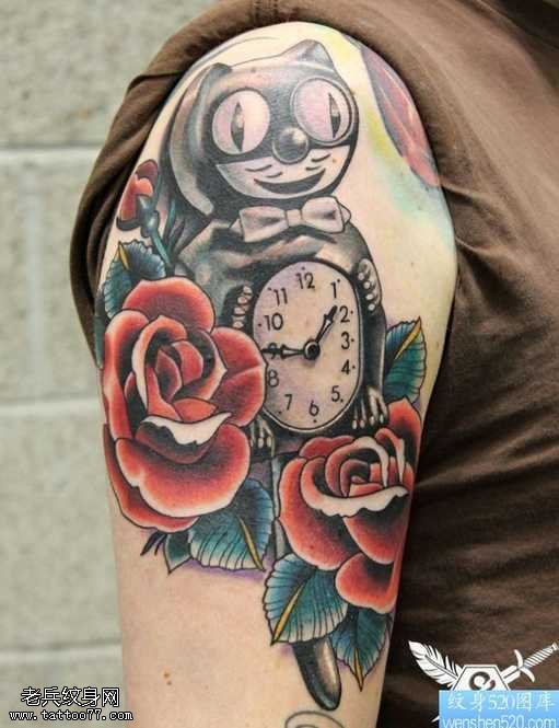 手臂彩色闹钟纹身图案