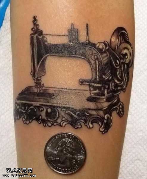 手臂个性缝纫机纹身图案