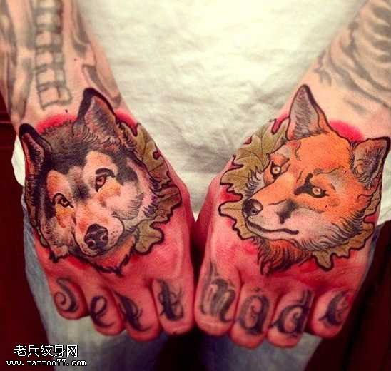 手部狐狸纹身图案