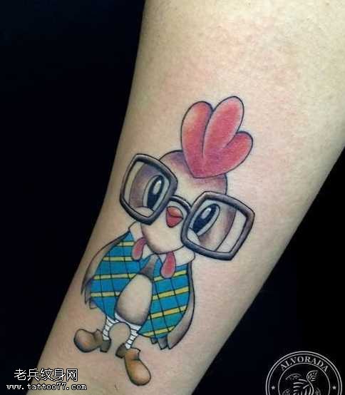 手臂可爱公鸡纹身图案