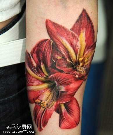 手部百合纹身图案