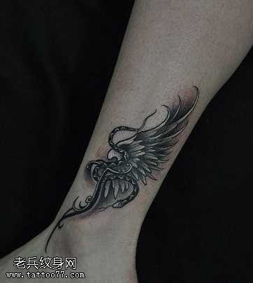 腿部唯美经典的翅膀纹身图案