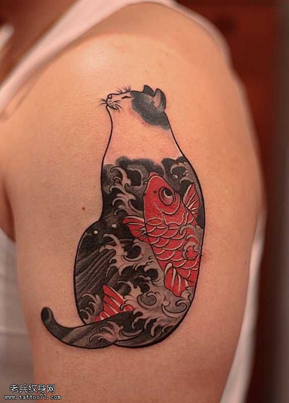 手臂肥猫鲤鱼纹身图案
