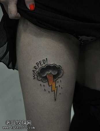 腿部潮流闪电乌云纹身图案