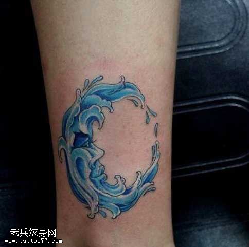 腿部好看的浪花月亮纹身图案