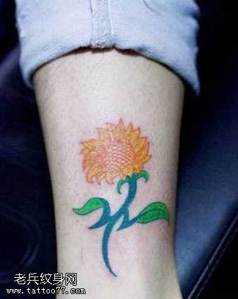 喜欢的彩色向日葵花纹身图案