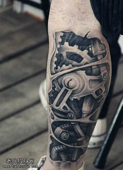 腿部流行帅气的机械臂纹身图案