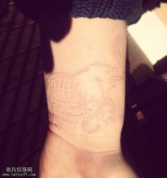 大象隐形纹身图案