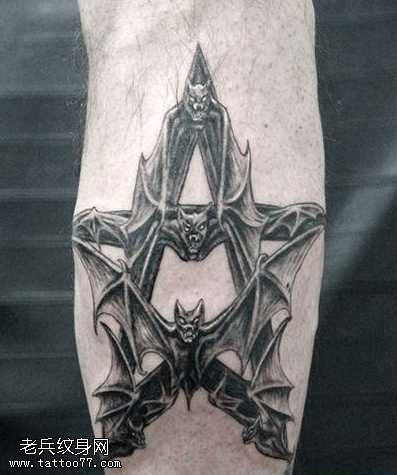 腿部蝙蝠五芒星纹身图案