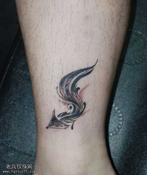 腿部狐狸纹身图案