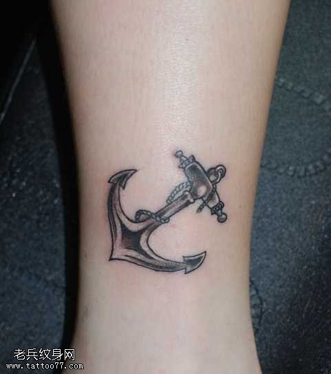 腿部非常漂亮船锚纹身图案