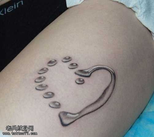 腿部潮流好看的水滴爱心纹身图案