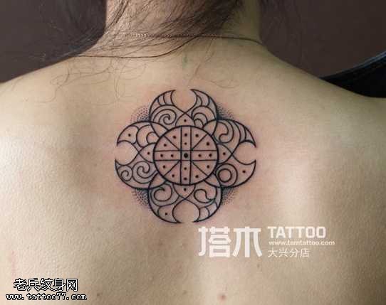 背部母其弥雅纹身图案