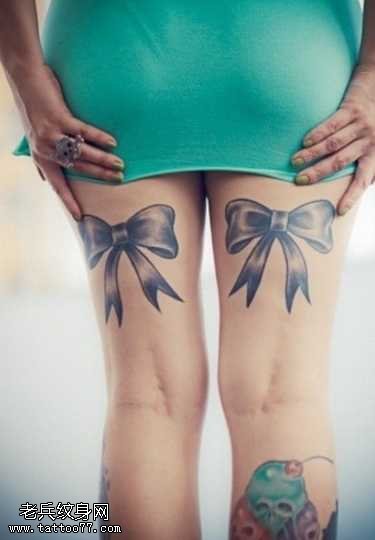 腿部蝴蝶结纹身图案