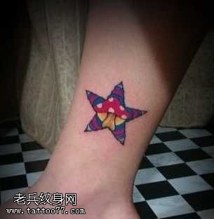腿部五角星与小蘑菇纹身图案