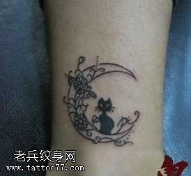 腿部月亮与猫咪纹身图案