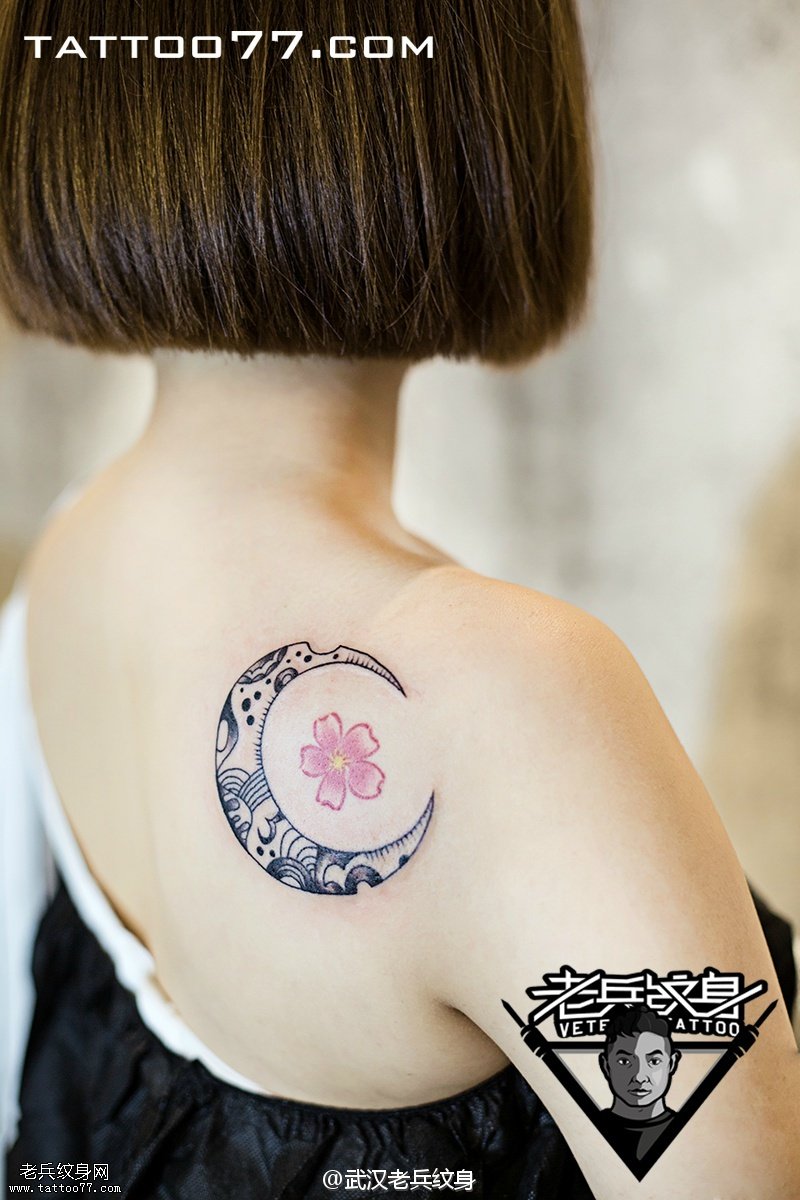 美女蝴蝶骨月亮樱花纹身图案作品