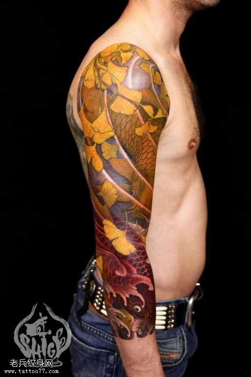 胳膊红黄鲤鱼纹身图案